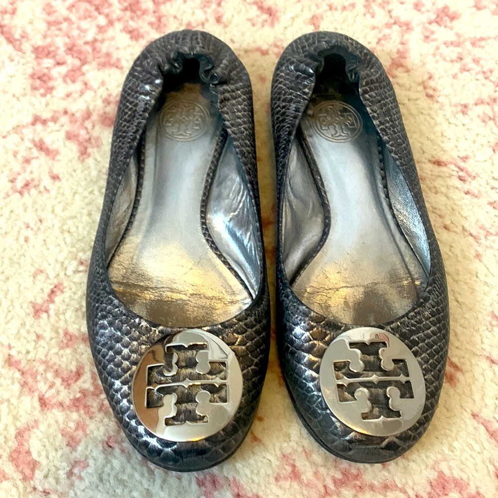 Size 8 metallic silver snake skin Tory Burch flats classic office weekend